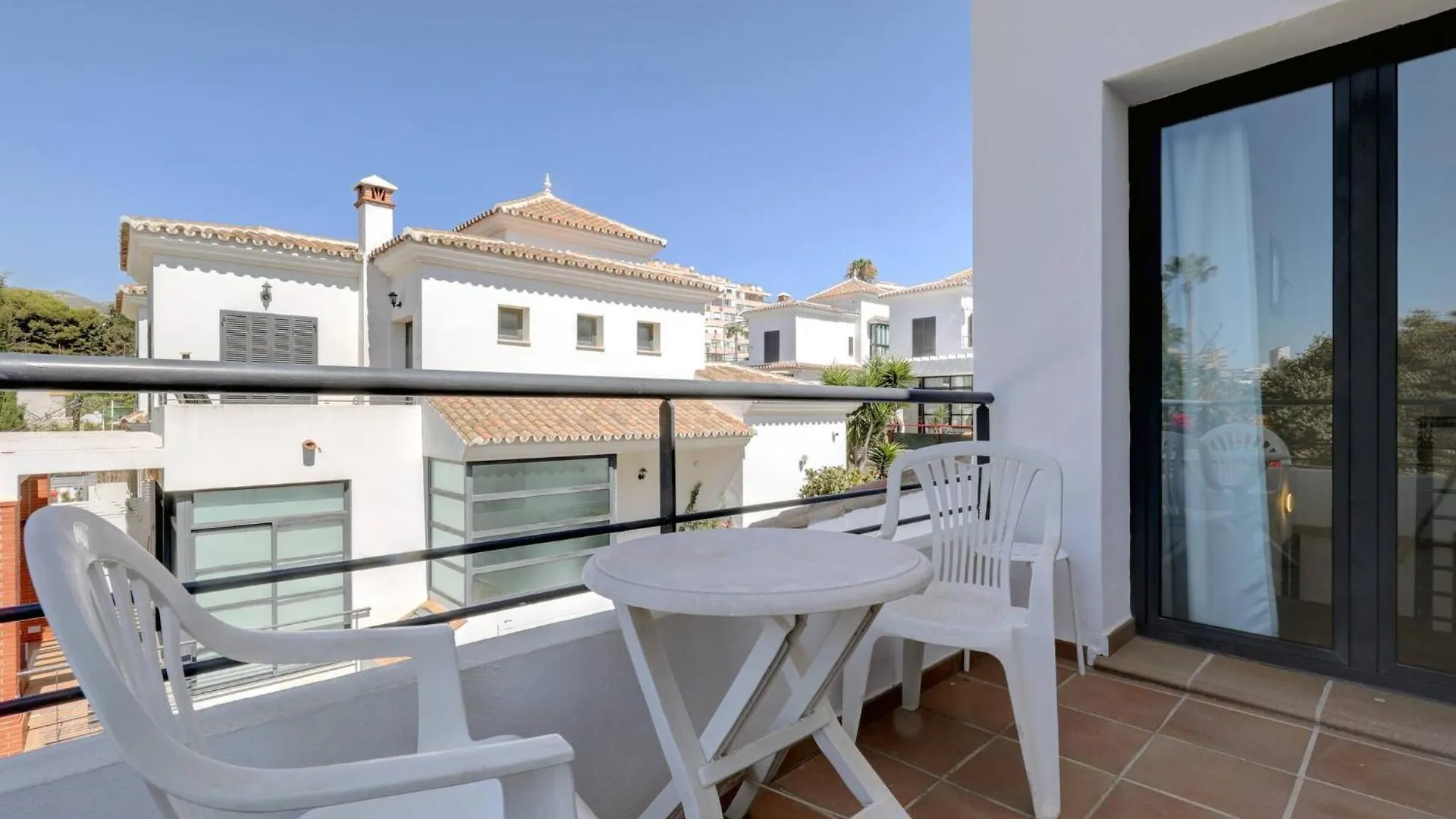 011 Bright And Spacious Villa With Private Pool Benalmadena