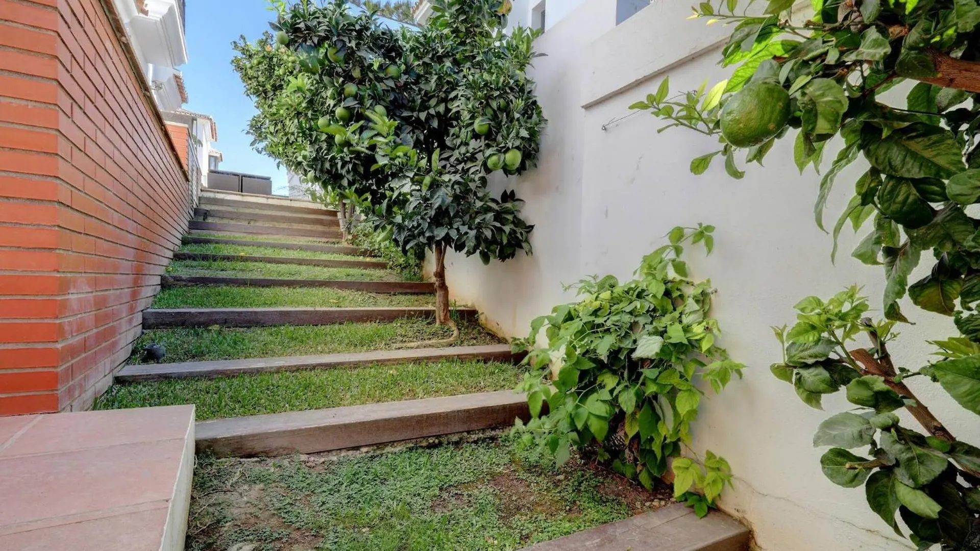 011 Bright And Spacious Villa With Private Pool Benalmadena