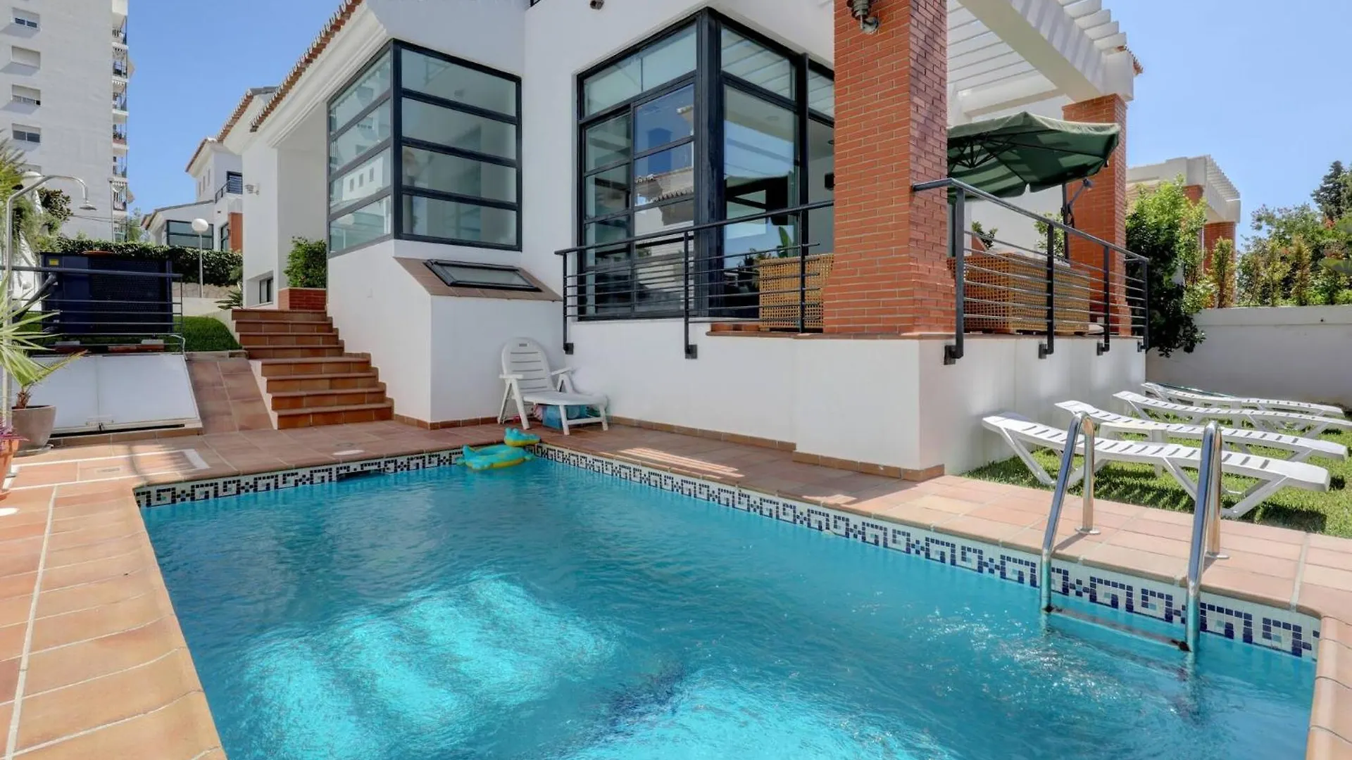 011 Bright And Spacious Villa With Private Pool Benalmadena